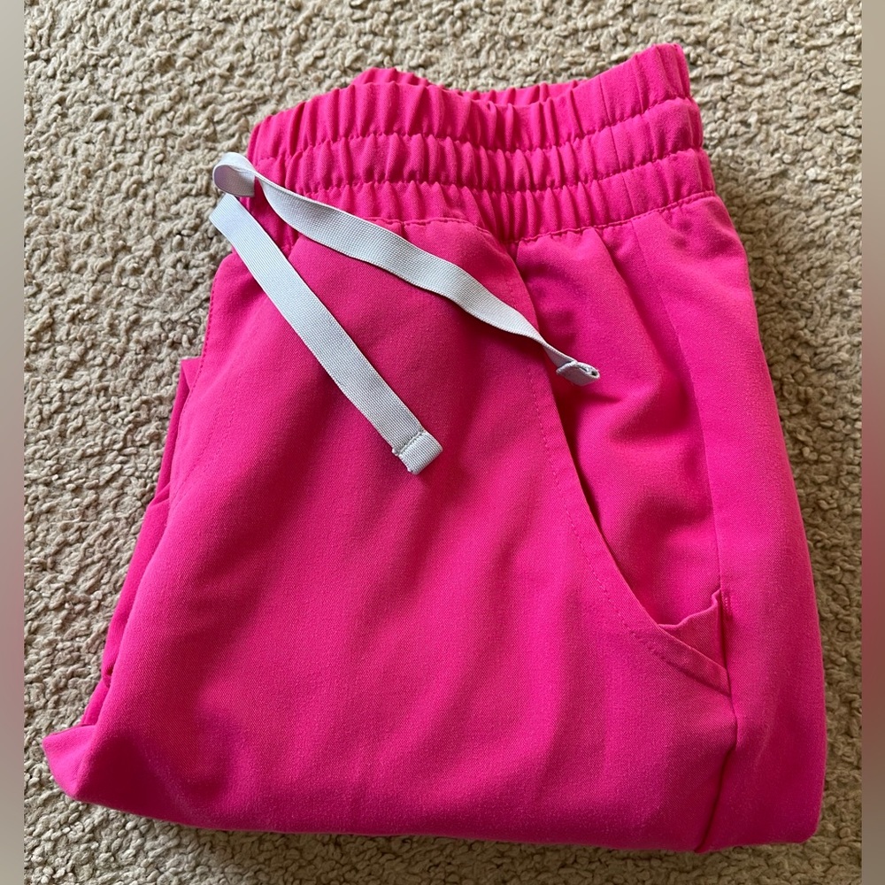 XXS high waisted Shocking Pink Figs Zamora joggers!